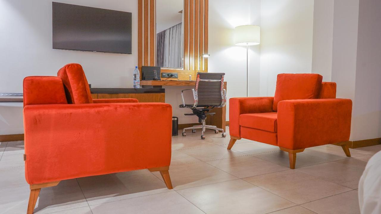 Star Land Hotel Bastos Yaoundé Esterno foto